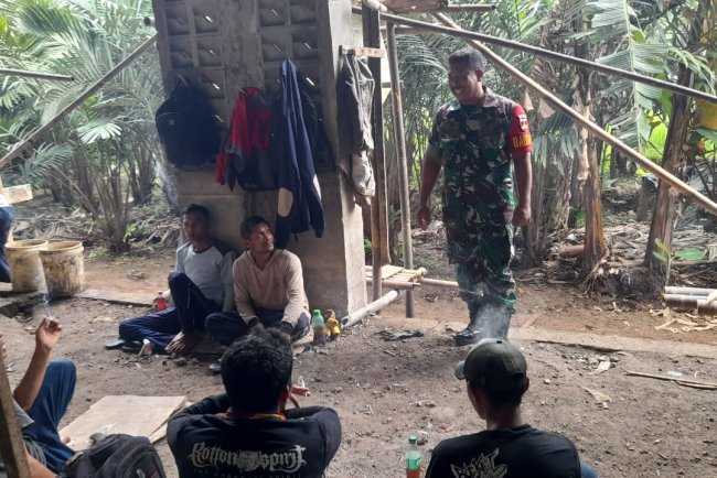 Pantauan Rutin Babinsa Membangun Kemanunggalan TNI-Rakyat di Banjarnegara