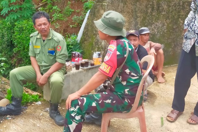 Sinergi Babinsa dan Linmas Komsos di Desa Mandiraja Kulon