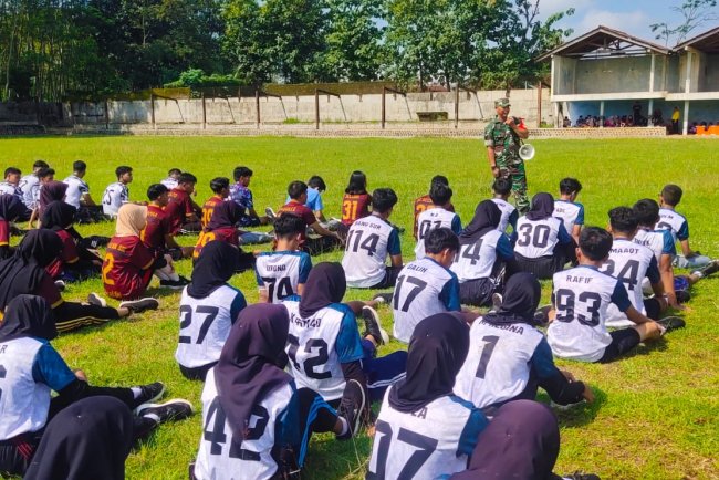 Pelatihan PBB dan Kesamaptaan Jasmani di SMAN 1 Wanadadi