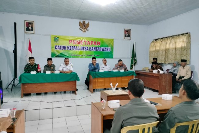 Hadirnya Babinsa Koramil 14 Madukara dalam Penetapan Calon Kades dan Pengundian Nomor Urut