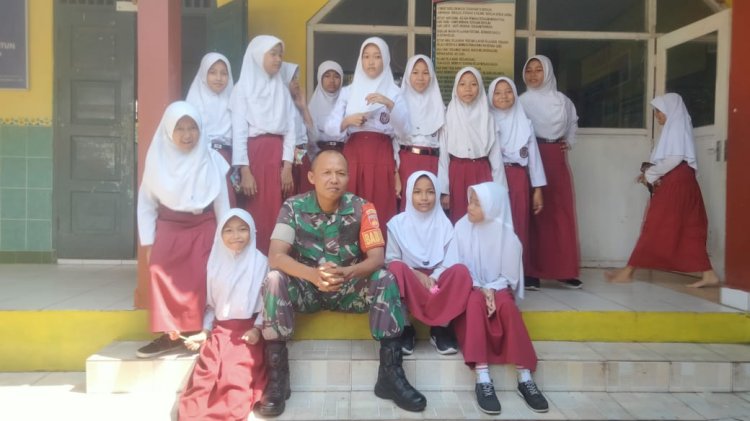 Peran Positif Babinsa dalam Pendidikan Anak-anak Desa Binaan