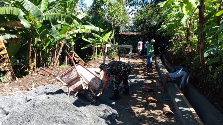 Gotong Royong Mempererat Hubungan Babinsa dan Masyarakat di Banjarnegara