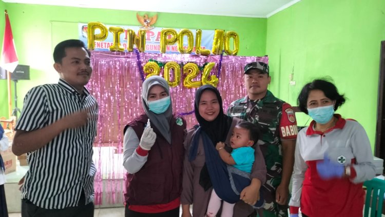 Peduli Kesehatan Anak anak Babinsa Koramil 11 Punggelan Dampingi Kegiatan Sub Pin Polio