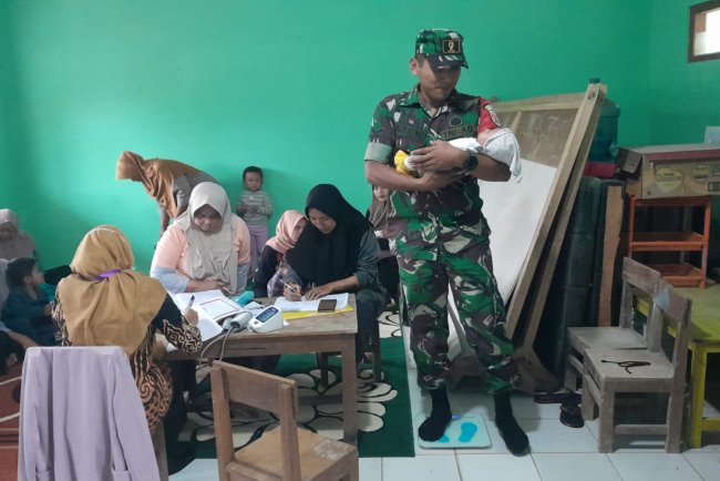 Dampingi Posyandu Balita Babinsa Karangkobar Berperan Aktif