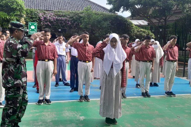 Motivasi dari Babinsa untuk Pelajar SLB Kenteng