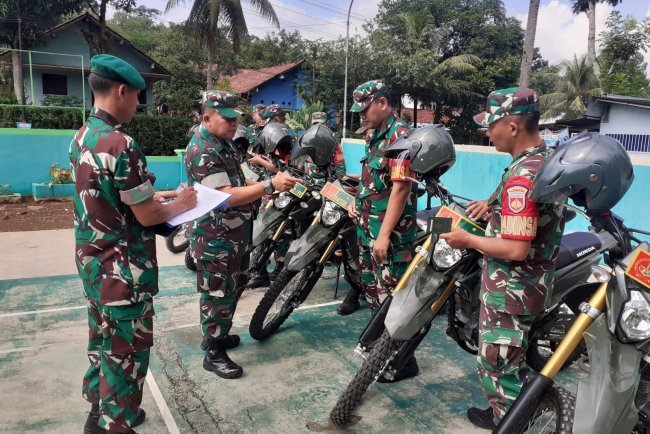 Danramil Cek kelengkapan kendaraan dinas