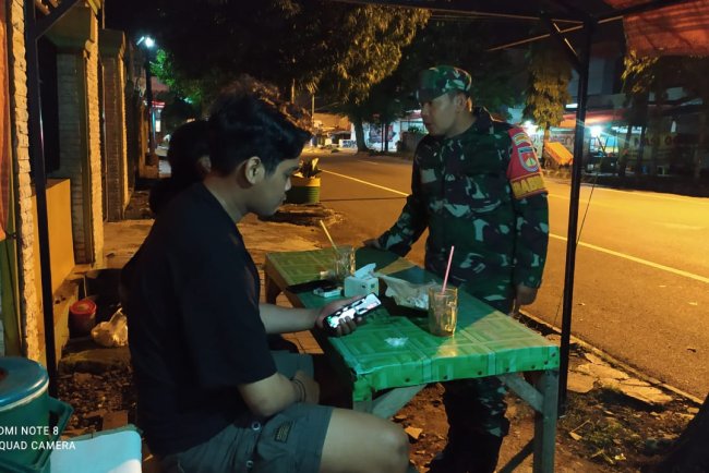 Patroli Malam,Piket Koramil 01/Banjarnegara Himbau Anak-anak Muda Tidak Keluar Rumah Larut Malam