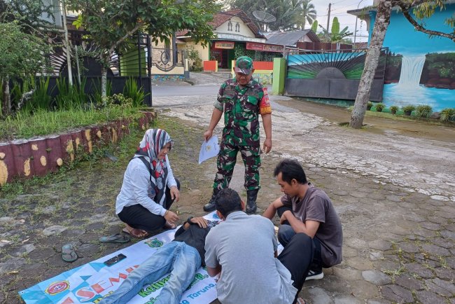 Babinsa Berperan Aktif Dalam Penyiapan Satlinmas Mengikuti Jambore