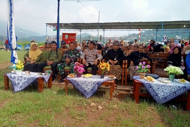 KIRAB 1000 TENONG RUWAT BUMI TERPELIHARA SEBAGAI BUDAYA WARGA