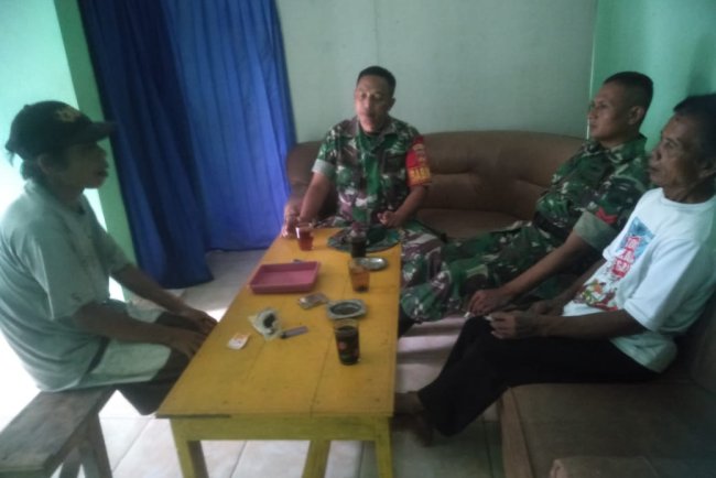 Pererat Tali Silaturahmi Dengan Masyarakat, Babinsa Laksanakan Komsos
