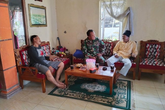 Satgas TMMD Reguler ke-120 Jalin Komunikasi dengan Tokoh Masyarakat Desa Sijenggung
