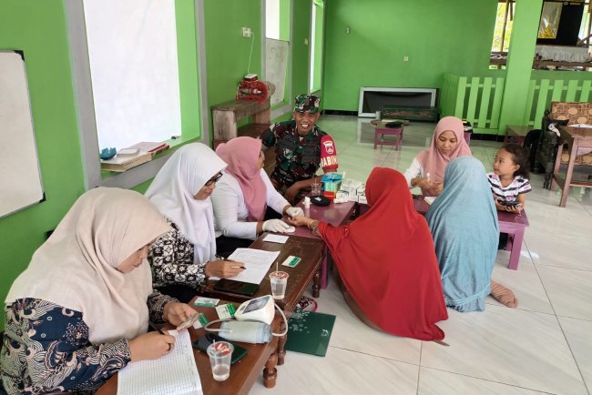 Babinsa Dampingi  Pos pembinaan terpadu Lansia 