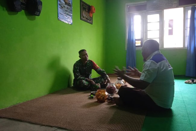 Komsos Babinsa Koramil 16 Pejawaran Ajak Danton Linmas Ikut Berperan Jaga Keamanan Desa