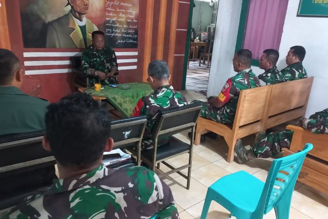 Mewujudkan Pengawasan Serta  Meningkatkan Motivasi Anggota, Danramil Berikan Jam Komandan
