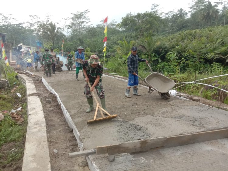 Pengecoran Jalan di Desa Sijenggung Capai 95 Persen  oleh Satgas TMMD Reguler ke-120