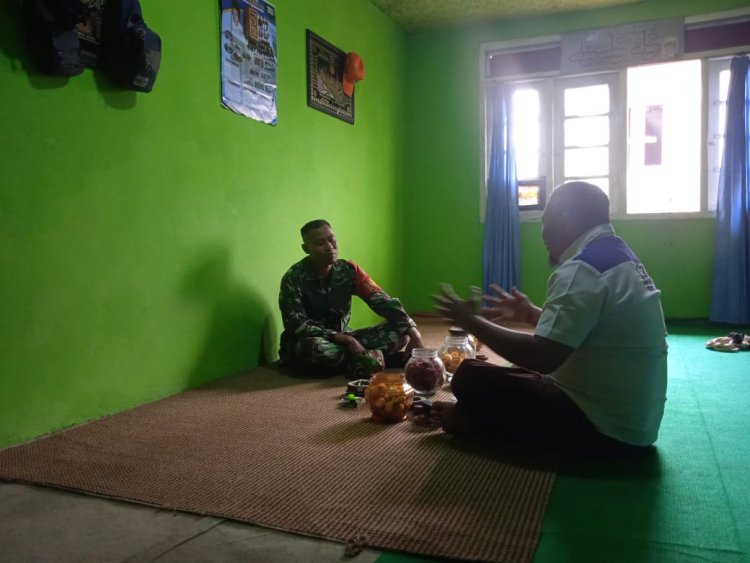 Komsos Babinsa Koramil 16 Pejawaran Ajak Danton Linmas Ikut Berperan Jaga Keamanan Desa