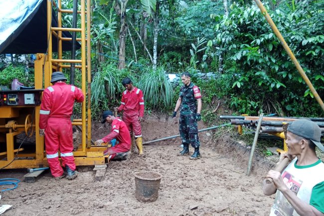 Dukung Program Unggulan Kasad TNI Manunggal Air, Babinsa Laksanakan Pendampingan Uji Tes Alat Bor Sumur