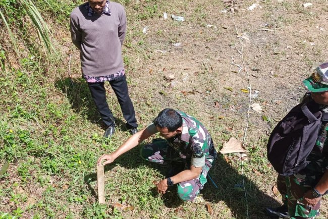 Babinsa Laksanakan Pendampingan Staf Terdim Pengecekan Rencana Tempat Sumur bor