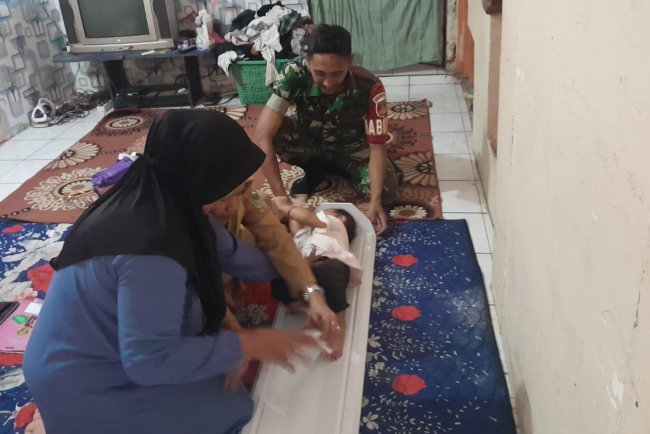 Upaya Pencegahan stunting Di Desa Binaan Serda Wasis Dampingi Kegiatan Posyandu Balita