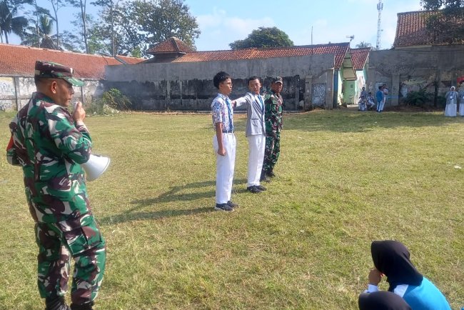 Babinsa Koramil 02/Klampok Kecamatan Purwareja Klampok Kabupaten Banjarnegara Berikan Materi PBB dan Wasbang