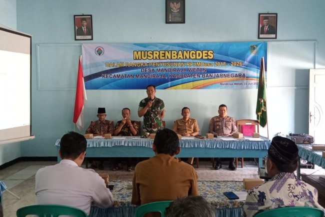 Danramil 07 Mandiraja Menghadiri Rapat  Musrenbang Tahun 2024 Desa Mandiraja Wetan