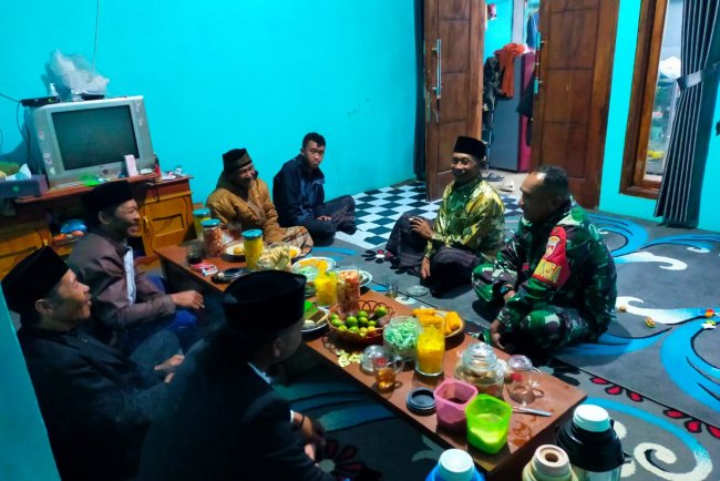 Menjaga Kemanunggalan TNI dengan Rakyat Babinsa laksanakan Komsos 