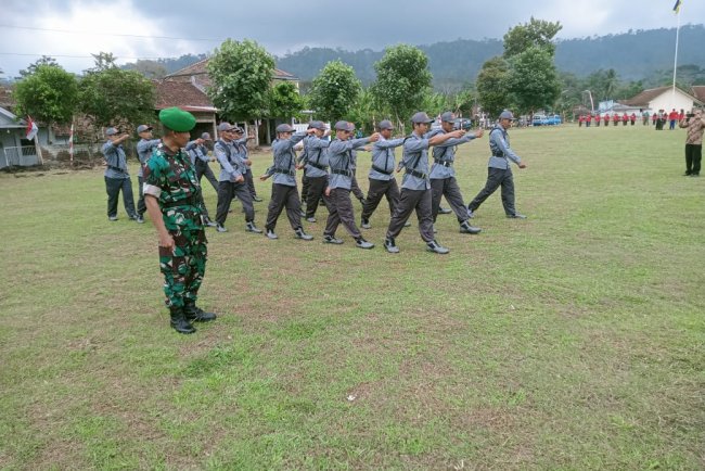 Tingkatkan Kapasitas Linmas Babinsa Laksanakan Pelatihan