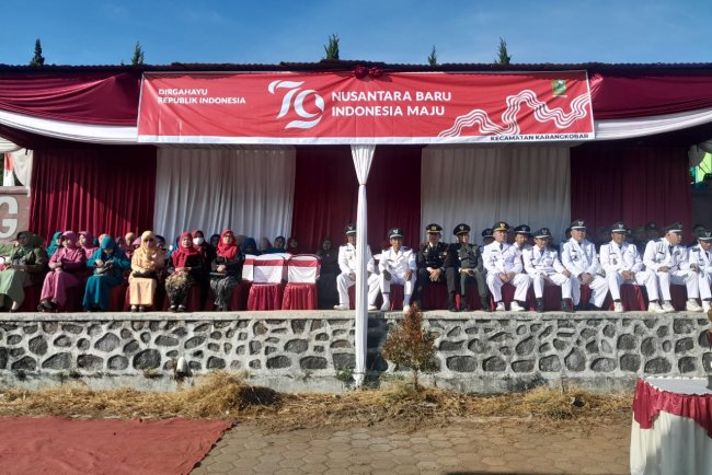 Danramil 04/Karangkobar Hadir dan Ikuti Upacara HUT RI ke-79  Kecamatan Karangkobar