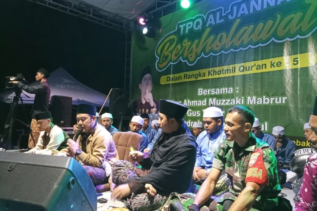 Babinsa Mewakili Danposramil Pagedongan Hadiri Kegiatan Sholawatan