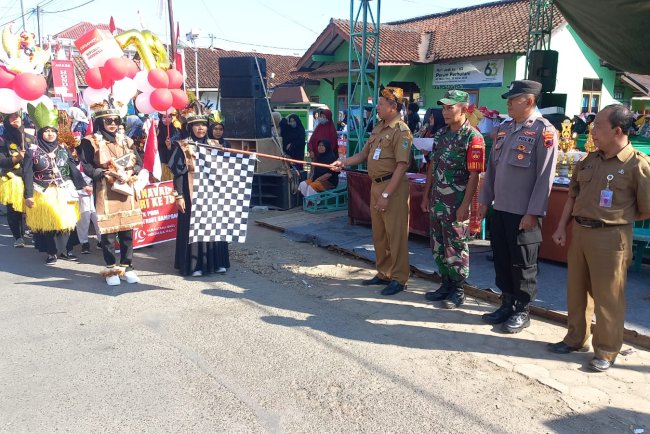 Babinsa Pam Pawai Karnaval Tingkat TK Dan Paud Sekecamatan Karangkobar