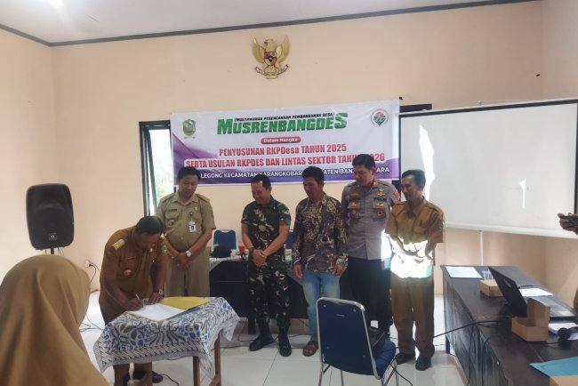 Dukung Kemajuan Pembangunan  Desa Danramil 04/Karangkobar Hadiri  Musrenbangdes