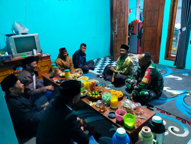 Menjaga Kemanunggalan TNI dengan Rakyat Babinsa laksanakan Komsos 