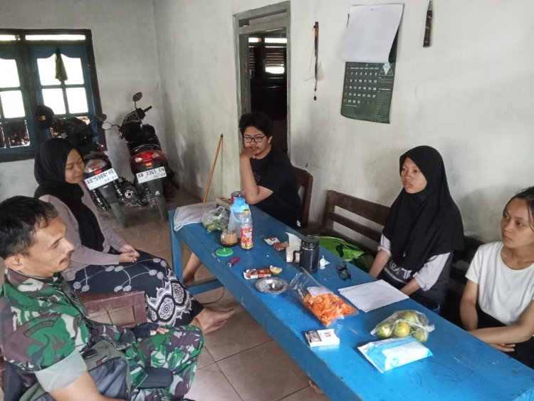 Guna Jalin Komunikasi Sosial Babinsa Sambangi Posko KKN Dari UNY