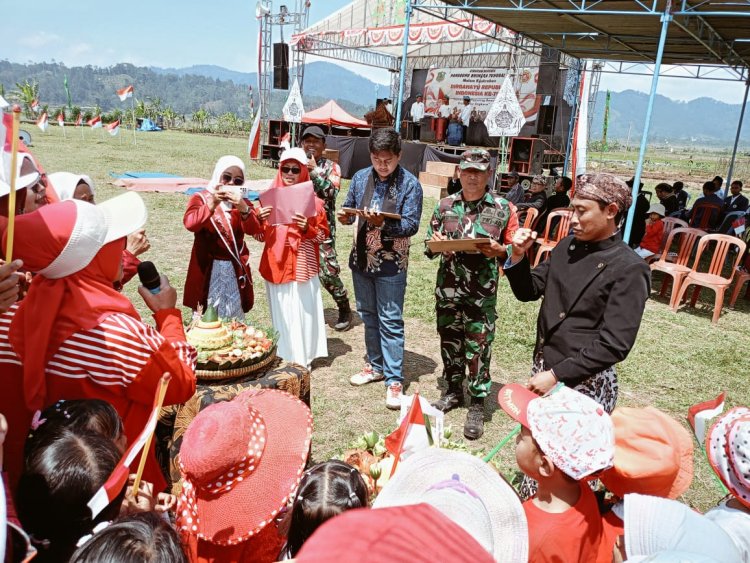 Pelaksanakan Kirab Merah Putih Suatu Bukti Kemanunggalan Tni Dengan Rakyat Yang Selalu Terjaga