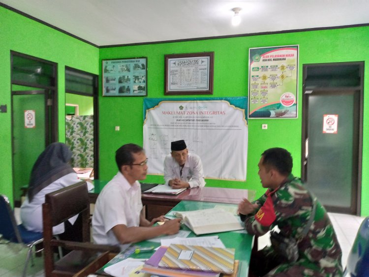 Jaga Kebersamaan Babinsa Komsos Bersama KUA Kecamatan Madukara