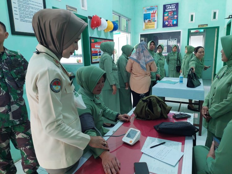 Penyuluhan Kesehatan Cegah Kanker Serviks dan Payudara Serta Tes IVA