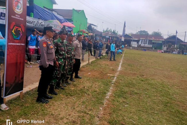 Babinsa Bersama Bhabinkmtibmas Karangkobar Giat Pengamanan Sepak Bola PORCAM CUP 