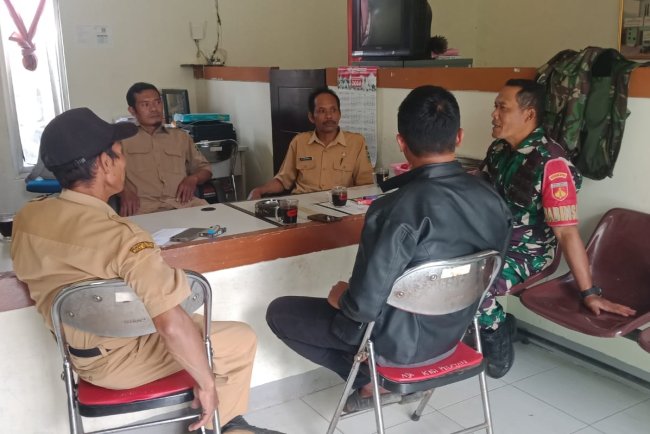 Pererat Sinergitas Wilayah Babinsa Jalin Komsos Dengan Perangkat Desa Pagerpela