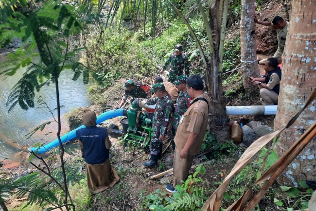 Danramil 03 Wanadadi Dampingi Pengecekan Mesin Pompa Air Bantuan Kementerian Pertanian untuk Gapoktan Sri Boga Sari