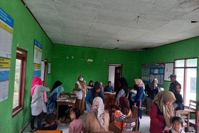 Pencegahan Dini Terhadap Resiko Stunting Serma Sujatnoto Dampingi Posyandu Balita 