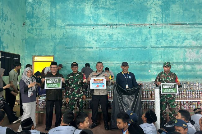 Babinsa Dampingi UPTD Puskesmas Pejawaran Dalam Rangka Kegiatan Pemicuan 5 Pilar 