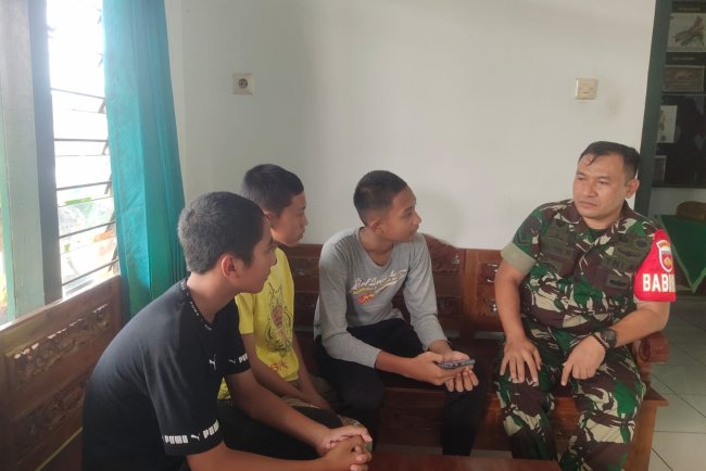 Babinsa Beri Bimbingan Tentang Kenakalan Remaja
