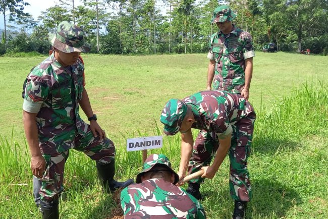 Karya Bakti Penanaman Pohon Sukun Upaya TNI Dorong Perekonomian Warga