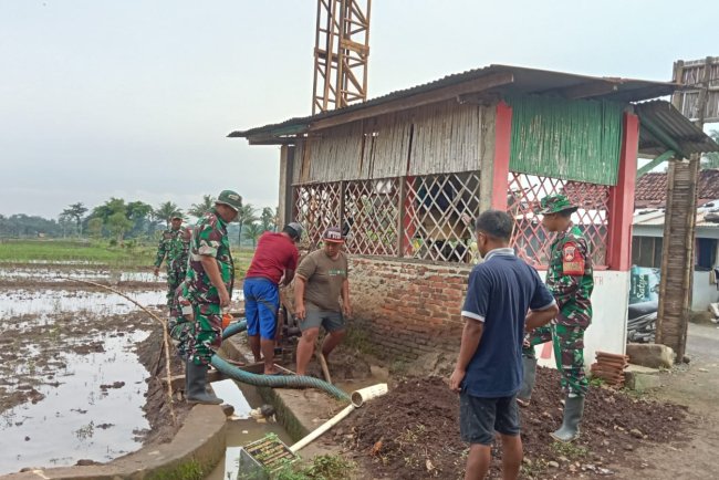 Danramil dan Bersama Petani Laksanakan Program Ketahanan Pangan Melalui Pertanian