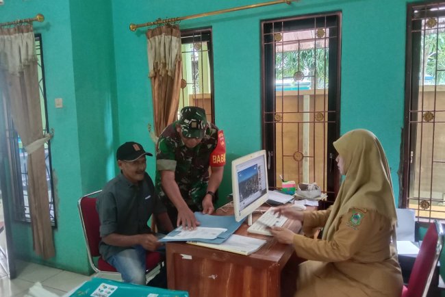 Babinsa membantu kesulitan masyarakat