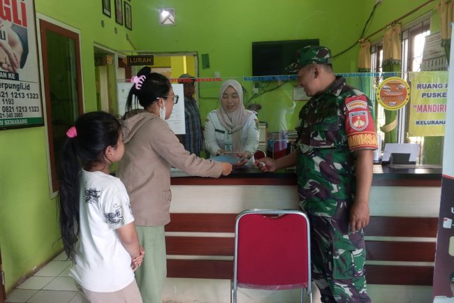 Babinsa Bantu Warga Buat Akta Kelahiran