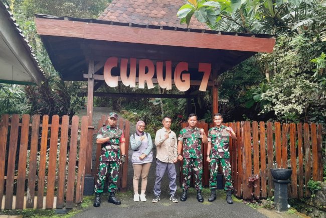 Babinsa Koramil 12  Sigaluh Patroli di Lokasi Wisata Curug Pitu