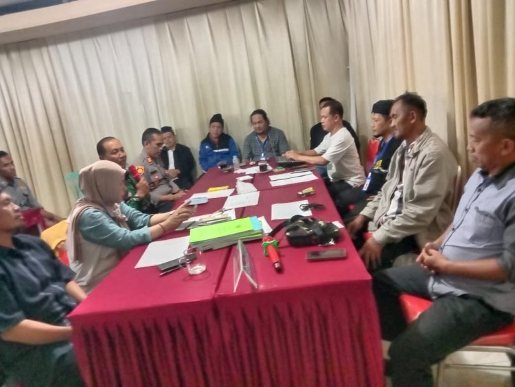 Danramil 14 Madukara Pantau Pembuatan Soal Ujian Perangkat