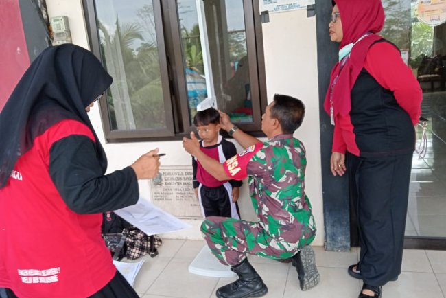 Babinsa Melaksanakan Pendampingan Posyandu Di Desa Binaan