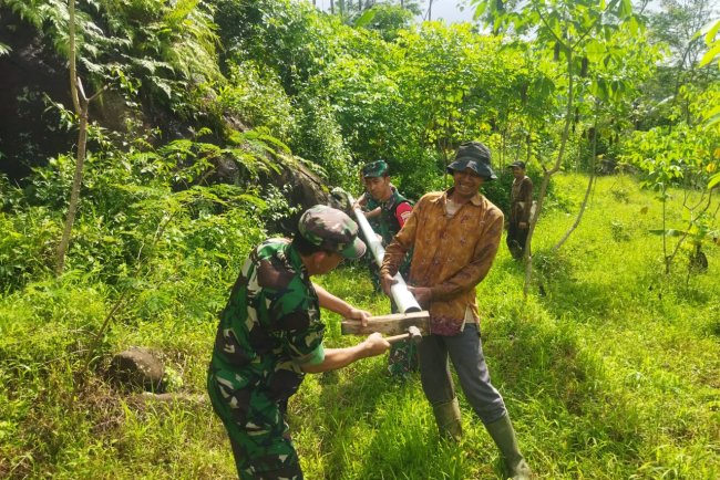Babinsa Dukung Pipanisasi Sawah Pasuruhan
